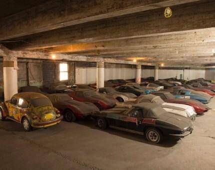 DÜNYANIN en büyük Corvette otomobil koleksiyonunun 25 yıl bir depoda kaderine terk edildiği ortaya çıktı.