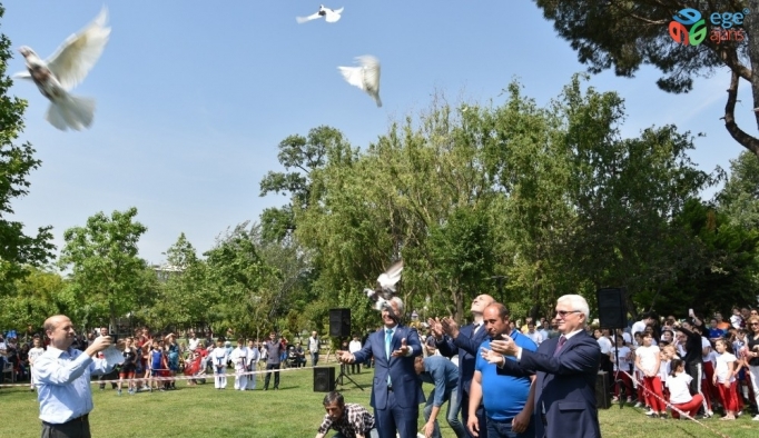 100 Yıl, 100 güvercin uçurularak kutlandı