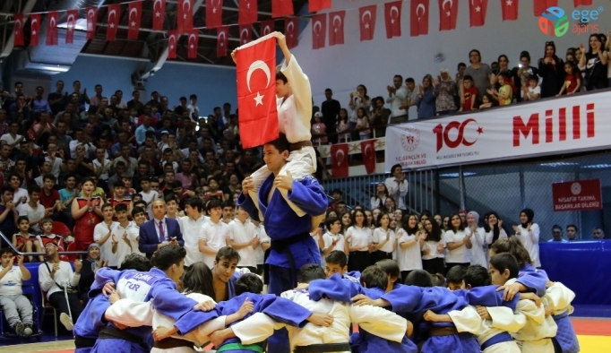 100. yılda tüm Türkiye’de sporun bayramı