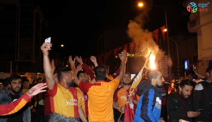Ardahan’da Galatasaraylıların ’şampiyonluk’ kutlamaları