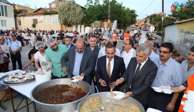 Başkan Güder, Taştepe’de iftarda vatandaşla bir araya geldi
