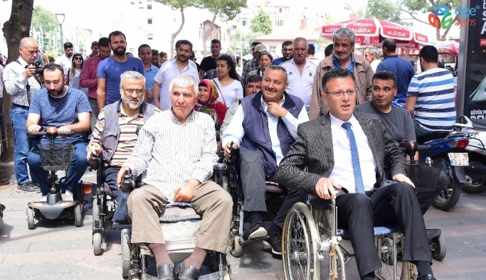 Başkan Öküzcüoğlu tekerlekli sandalyede