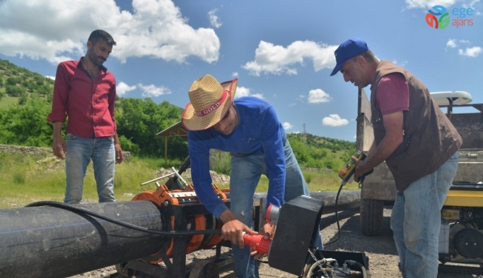 Büyükşehir Belediyesi’nden çiftçilere su borusu desteği