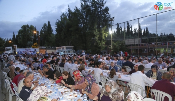 Efeler Belediyesinin iftar buluşmaları İstiklal ’de devam etti