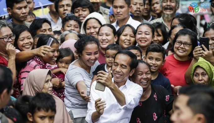 Endonezya’da Widodo yeniden başkan