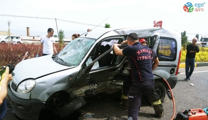 Manisa’da trafik kazası: Biri ağır 2 yaralı