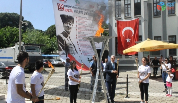Ödemiş’te 19 Mayıs etkinlikleri meşalenin yakılmasıyla başladı