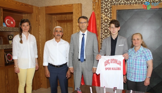 Özel sporcu Arda, 3 dalda Türkiye şampiyonu oldu