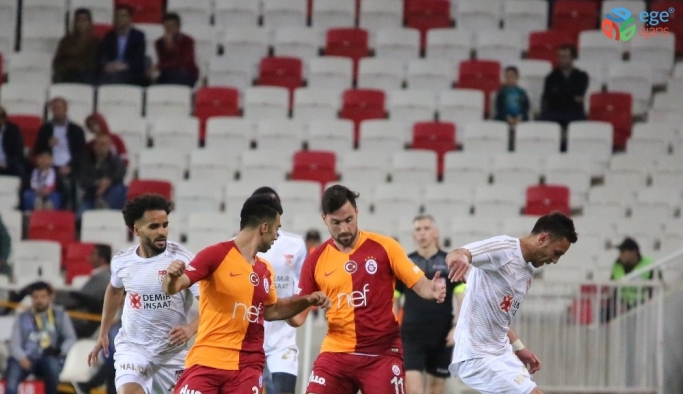 Spor Toto Süper Lig: DG Sivasspor: 2 - Galatasaray: 2 (İlk yarı)
