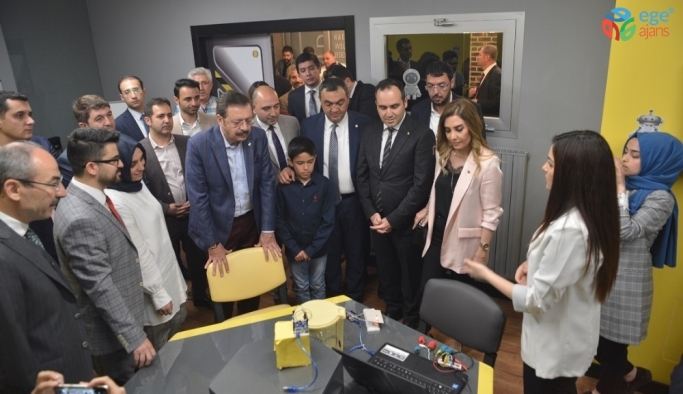 TOBB Başkanı Rıfat Hisarcıklıoğlu Yeni Nesil Gelişim Atölyesi “GİGA MAKER” ı ziyaret etti