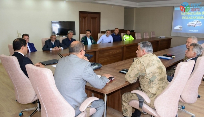 Vali Mustafa Masatlı, başkanlığında otobüs firması yetkilileri ile toplantı yapıldı