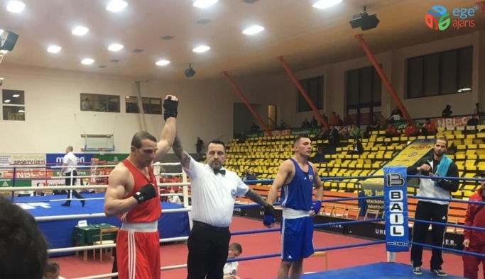 Zonguldaklı boksör madalya maçını kıl payı kaybetti