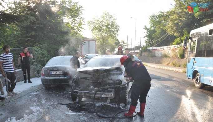 Zonguldak’ta seyir halindeki otomobil alev alev yandı