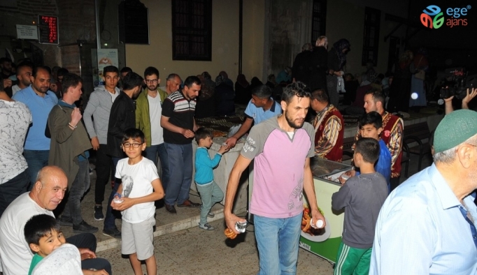Akşehir Belediyesi Kadir Gecesinde de geleneğini sürdürdü