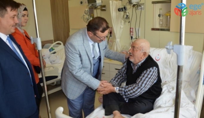 Belediye Başkanı Hüseyin Doğan yaşlı hastaları ziyaret etti