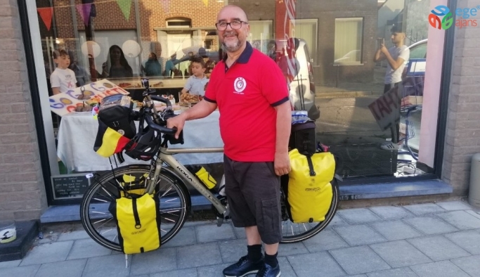 Bisiklet ile Belçika’dan Kayseri’ye yola çıkan gurbetçiyi ailesi ardından su dökerek uğurladı