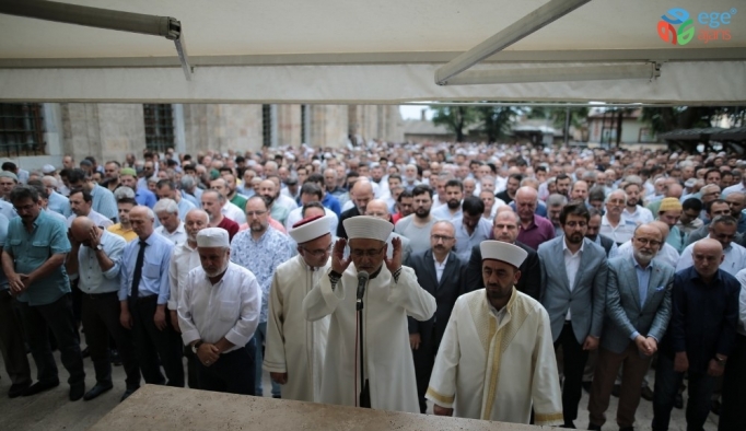 Bursa Ulucamii’nde Mursi için gıyabî cenaze namazı kılındı