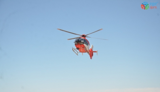 Dağlık arazide düşen öğretmen, ambulans helikopterle kurtarıldı