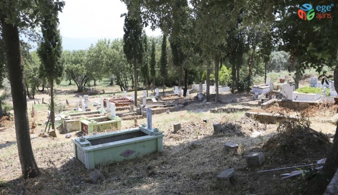 Efeler Belediyesi zarar gören mezarlığı onarıyor