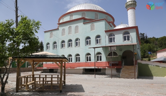Erdemli Belediyesi’nin camilere desteği sürüyor