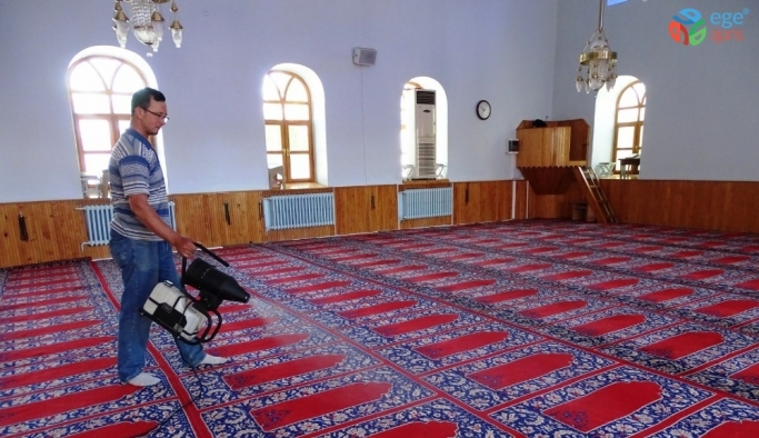 Hisarcık Belediyesinden camilerde ilaçlama çalışması