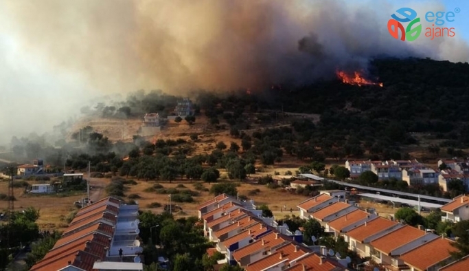 İzmir’deki yangın yazlık evlere doğru ilerliyor