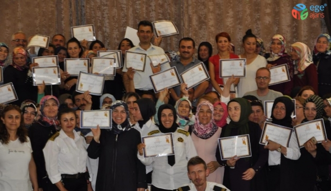 Okullarda İŞKUR kapsamında görevini tamamlayanlara teşekkür belgeleri verildi