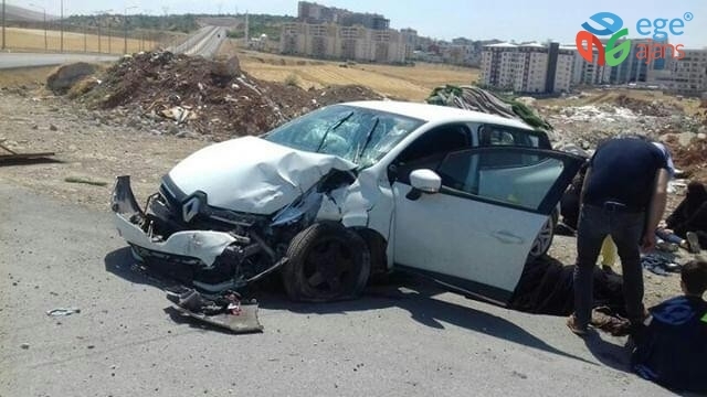 Siirt’te otomobil ile kamyon çarpıştı: 10 yaralı