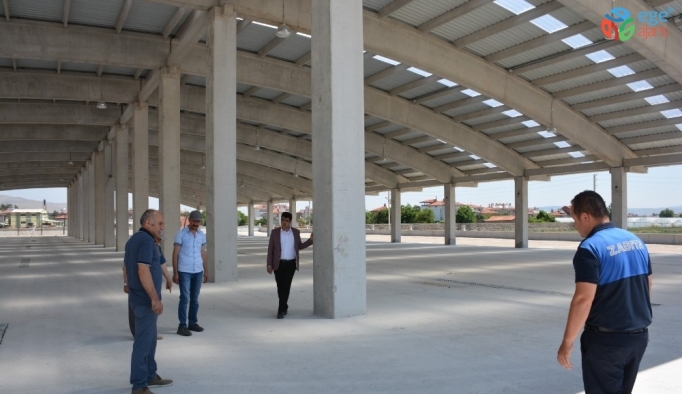 Şuhut’ta Başkan Vekili Us ve Belediye Meclis üyelerinden kapalı pazar yeri incelemesi