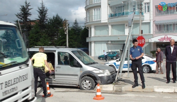Şuhut’ta trafik kazası: 2 yaralı