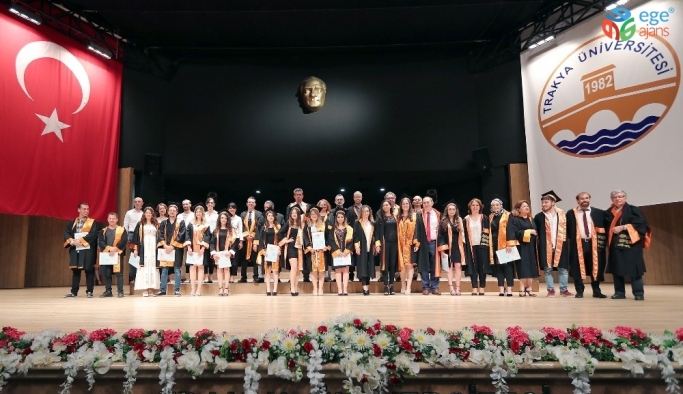 Trakya Üniversitesi Fen Fakültesinde mezuniyet heyecanı