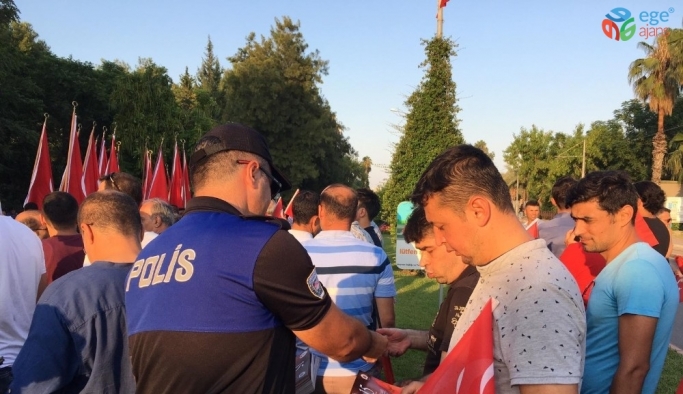 Antalya polisinden 15 Temmuz bilgilendirmesi
