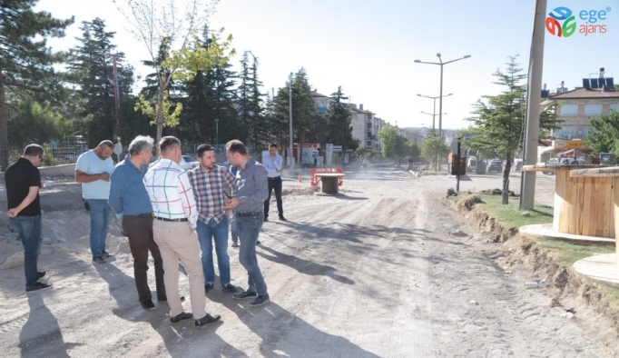 Belediye Başkanı Rasim Arı, Mustafa Parmaksız caddesinde incelemelerde bulundu