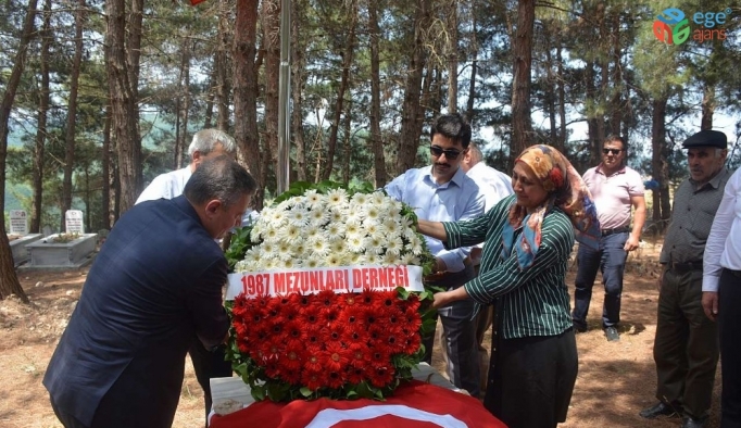 Devre arkadaşları Şehit Yüzbaşı Ülker’in mezarını ziyaret ettiler