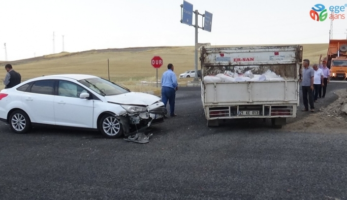 Diyarbakır’da iki ayrı trafik kazasında 7 kişi yaralı
