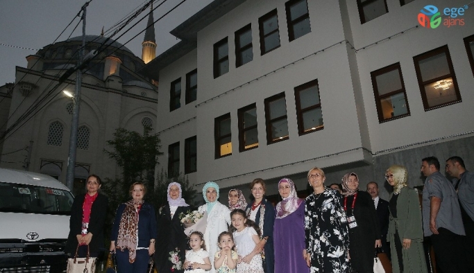 Emine Erdoğan’ın Tokyo’da Yunus Emre Enstitüsü ziyaret etti