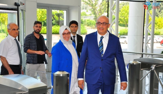Manisa CBÜ Rektörlüğüne atanan Prof. Dr. Ahmet Ataç göreve başladı