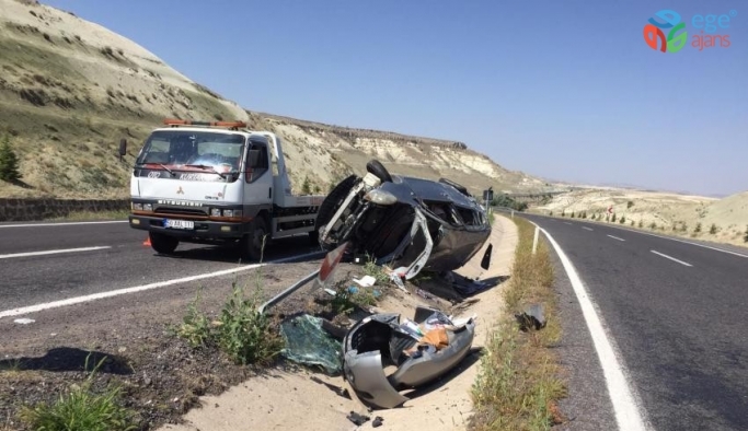 Nevşehir-Kayseri yolunda otomobil takla attı: 2 yaralı
