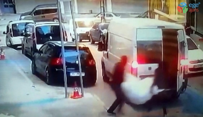 (Özel) Arnavutköy’de şok eden hırsızlık.. 8 kişi gelip iş yerini soydular