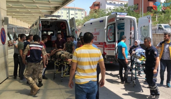 Siirt’te askeri zırhlı aracın geçişi sırasında patlama: 2 asker yaralı