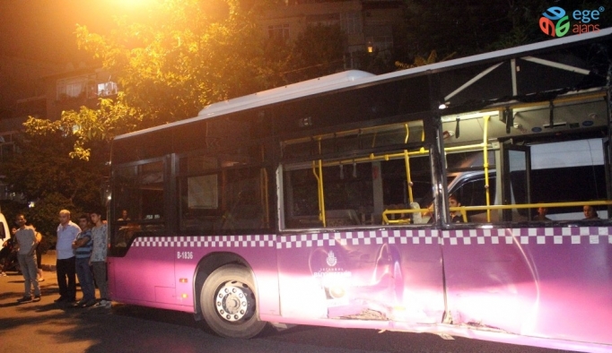 Sürücü kalp spazmı geçirdi, panelvan halk otobüsüne çarptı: 4 yaralı