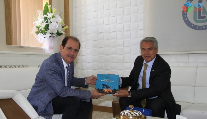UNESCO Türkiye Milli Komisyonu Başkanı Oğuz’dan Rektör Coşkun’a ziyaret