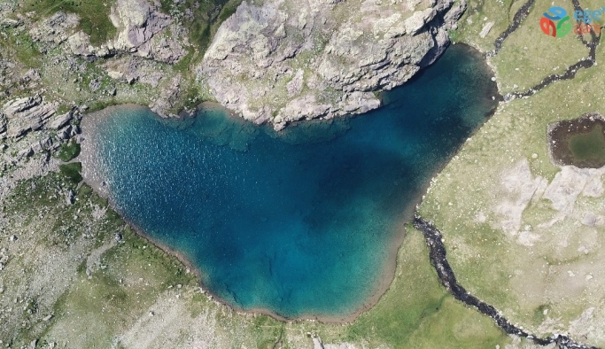Yüksek zirvelerin cenneti: Artabel Gölleri Tabiat Parkı