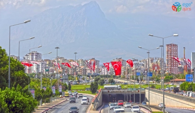 Antalya ve ilçelerinde  bayrak kampanyası yeniden başlıyor.