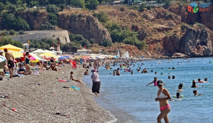 Antalya’da nem düştü, sıcaklık 40 dereceye dayandı