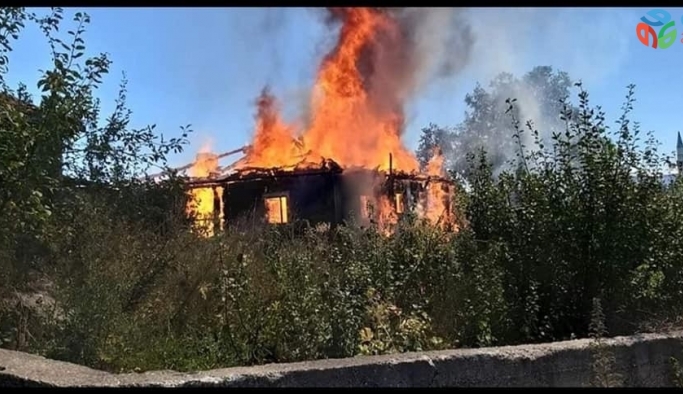 Araç’ta bir ev yangında küle döndü