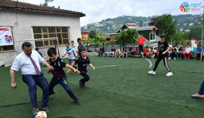 Başkan Genç, Trabzonspor’un 52. kuruluş yıldönümünü çocuklarla birlikte kutladı