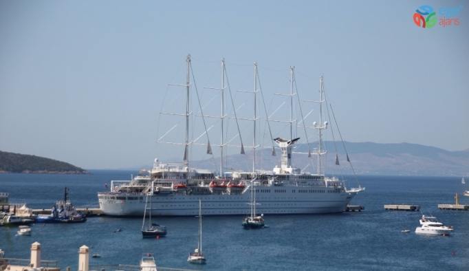 Dünyanın en büyük yelkenli yolcu gemisi Bodrum