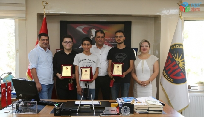 Gaziantep Kolej Vakfı YKS şampiyonu öğrencilerini ödüllendirdi