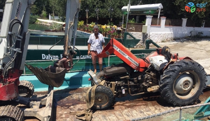 Göle devrilen traktörü DALKO kurtardı